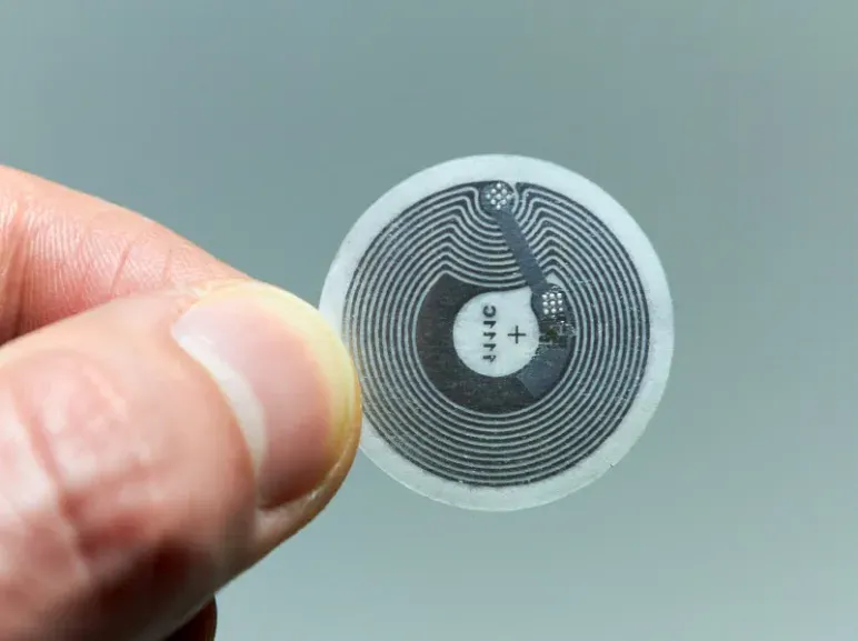 ¿Cómo UES NFC Sticker?