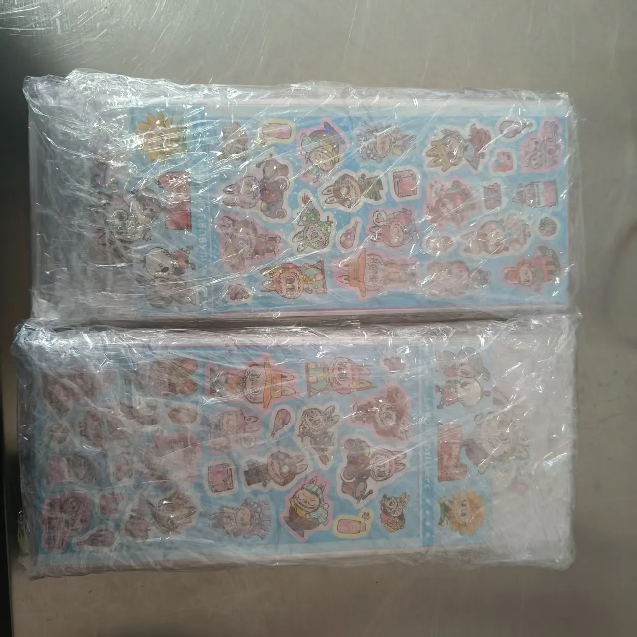 La empresa envió nuevas pegatinas troqueladas para niños la semana pasada