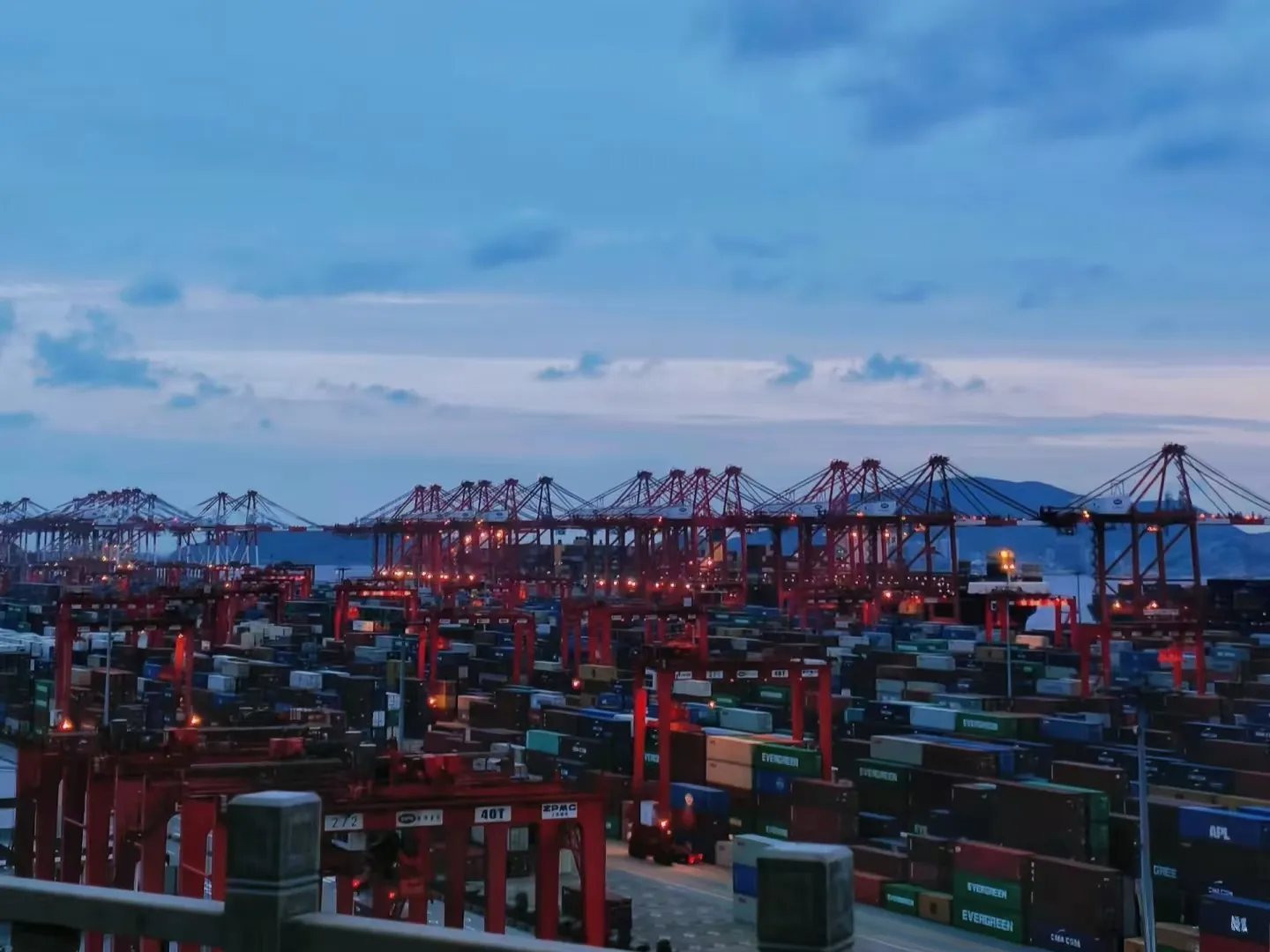 El valor total del comercio de importación y exportación de China alcanzó los 41,21 billones de yuanes.