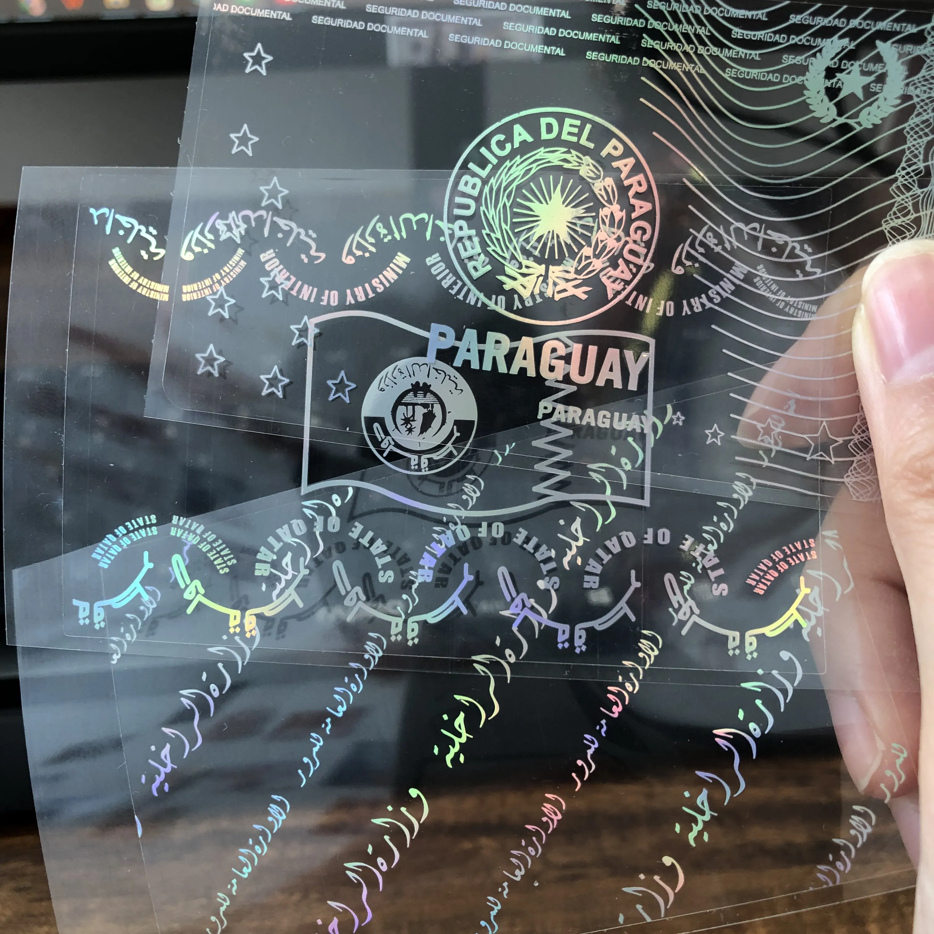 ¿Por qué elegir la pegatina holográfica transparente para tarjetas de crédito?