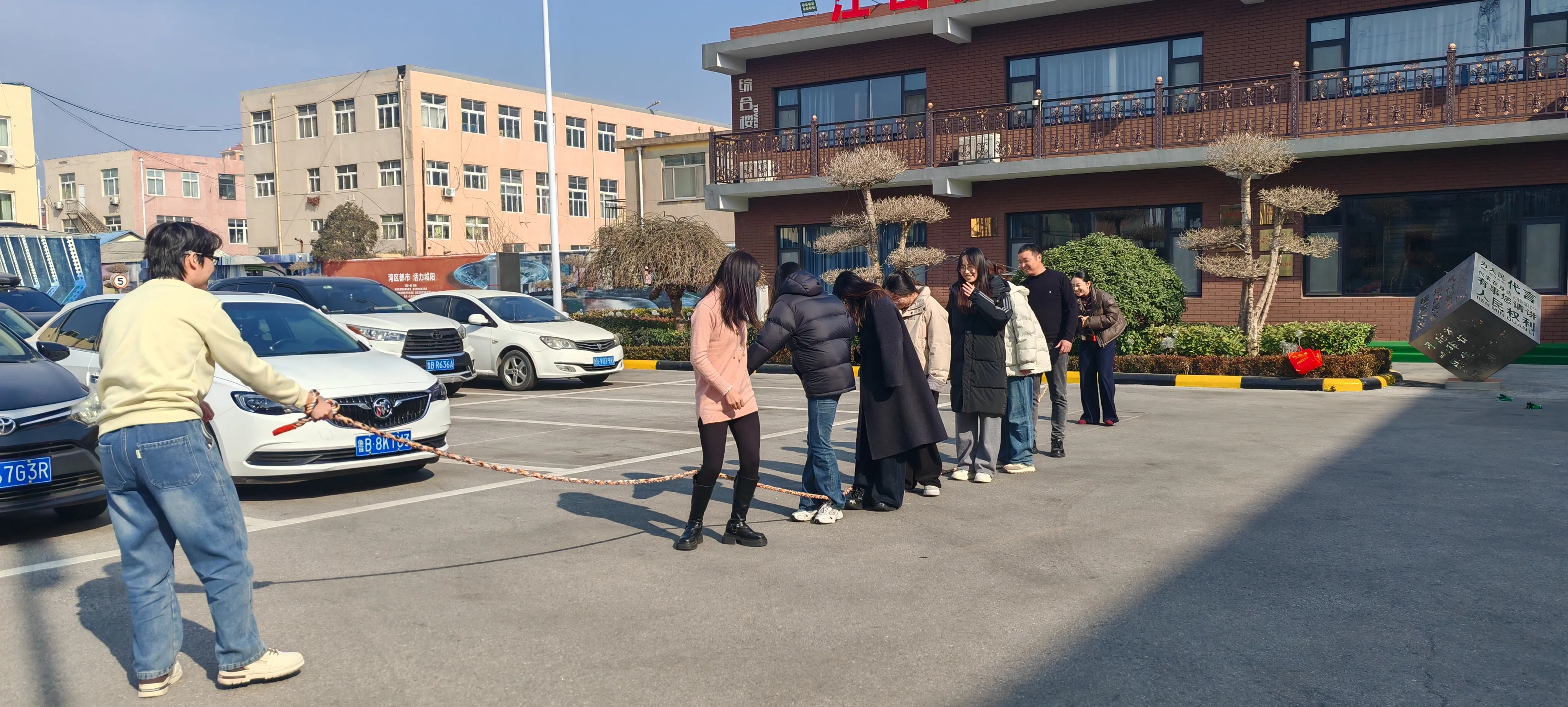 El espíritu de equipo se eleva en JOJO Pack