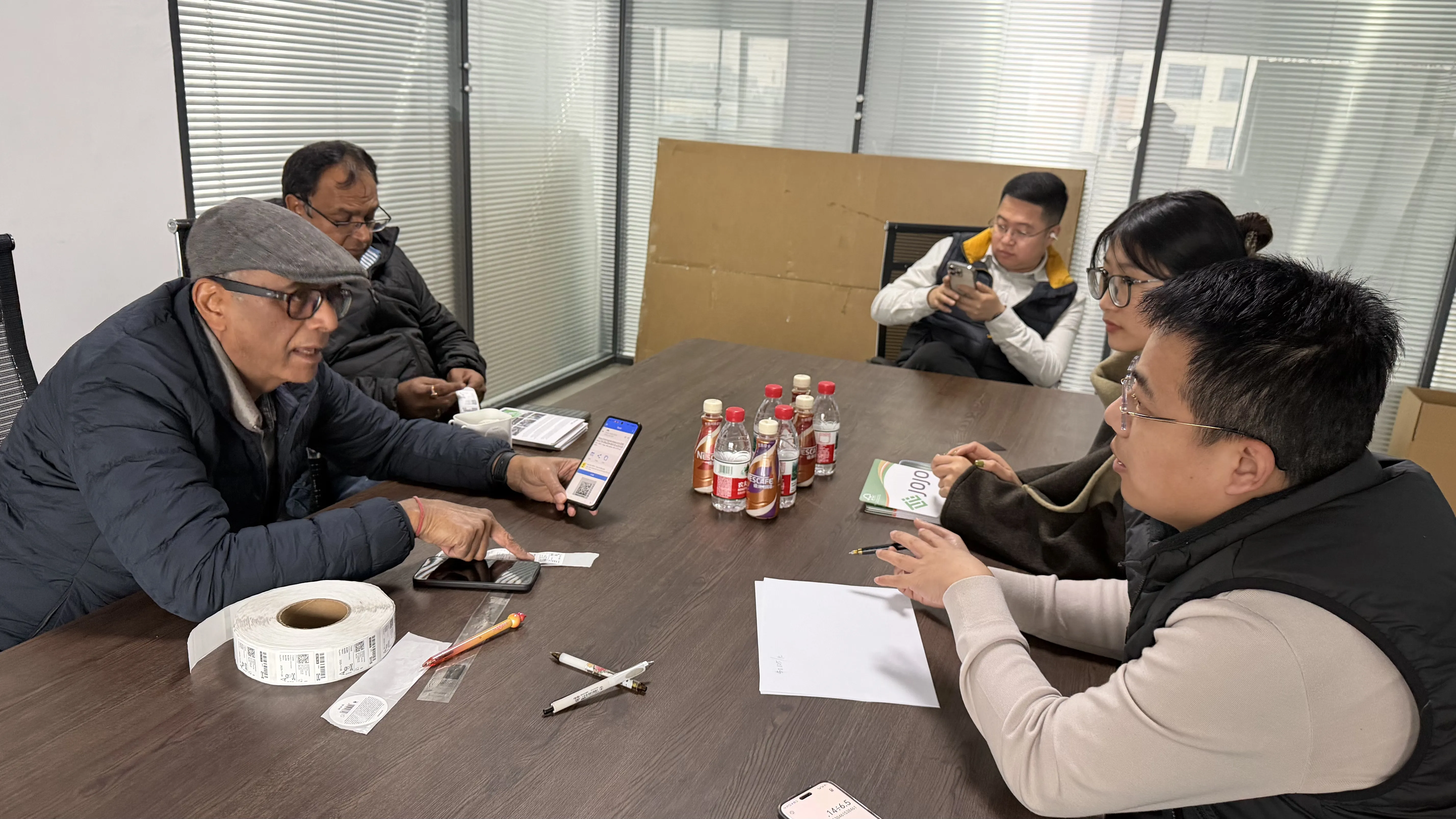 Damos una calurosa bienvenida a los clientes para que visiten nuestra fábrica.