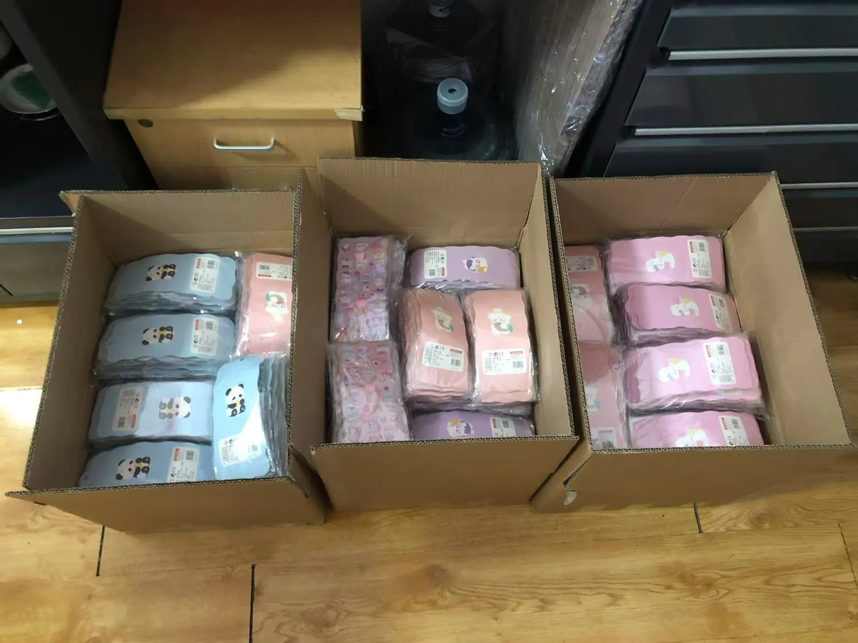 ¿Te gustan las pegatinas comprimibles con forma de trasero?